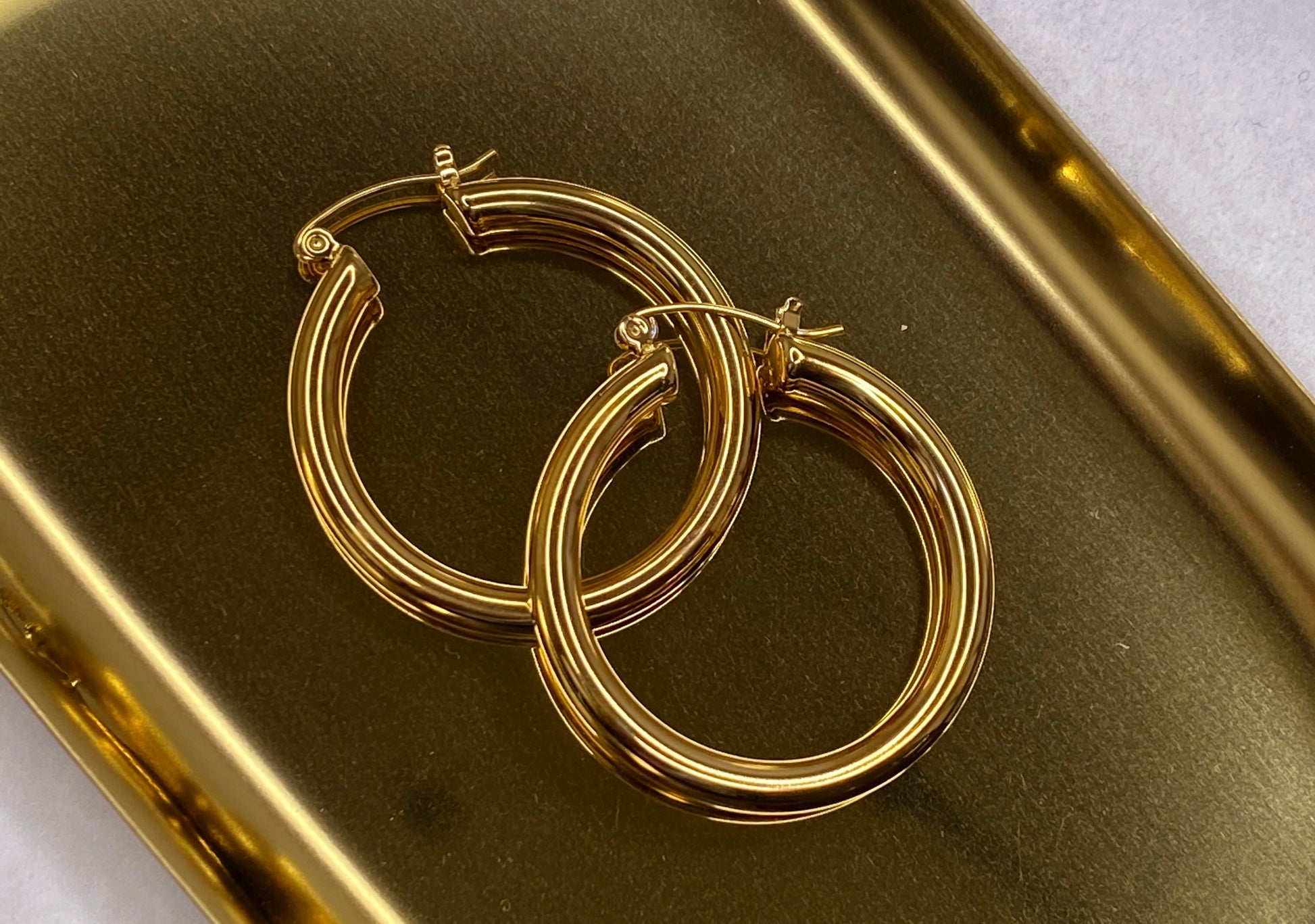 Halle Hoops