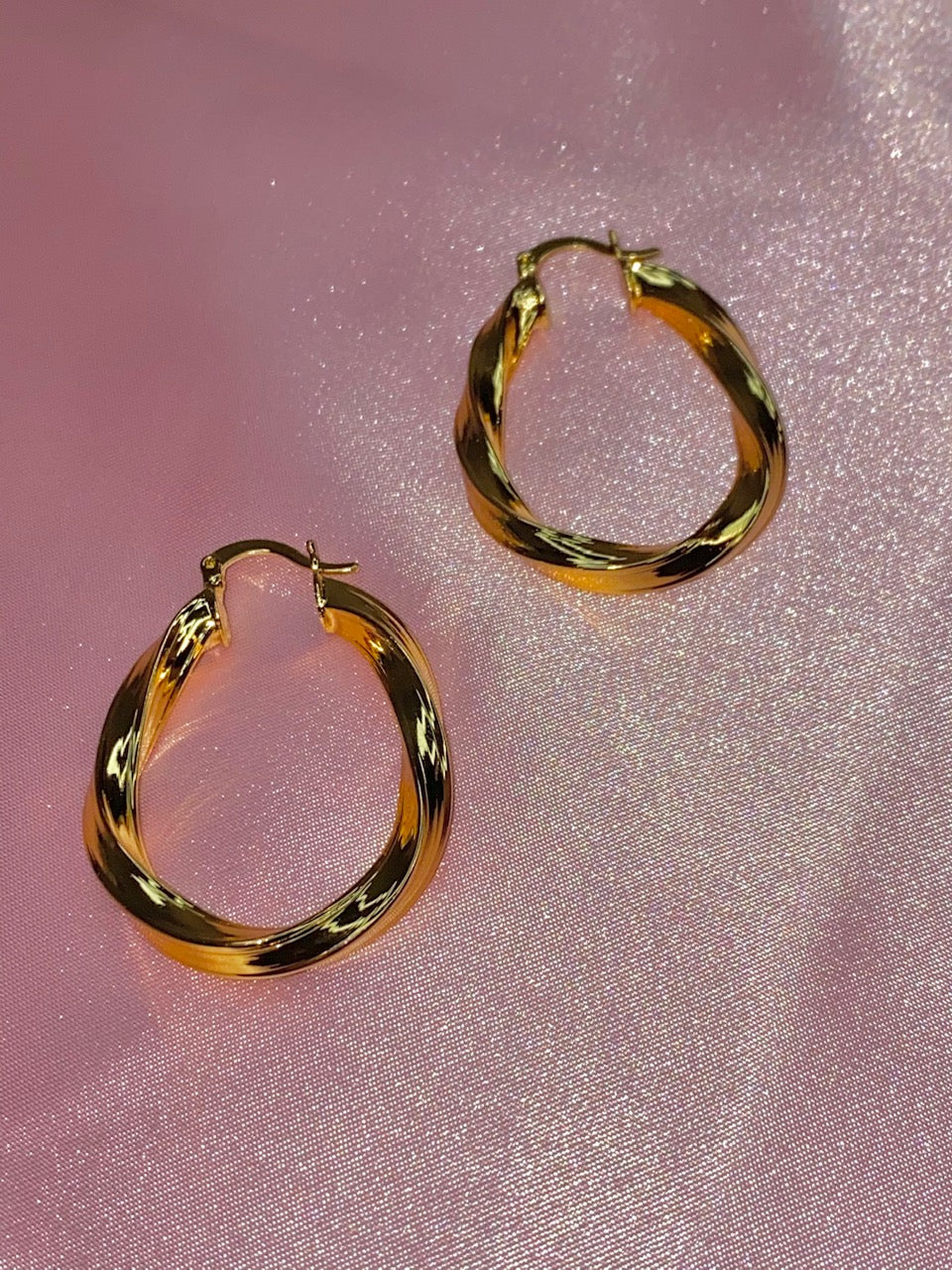 Mia Oval Hoops